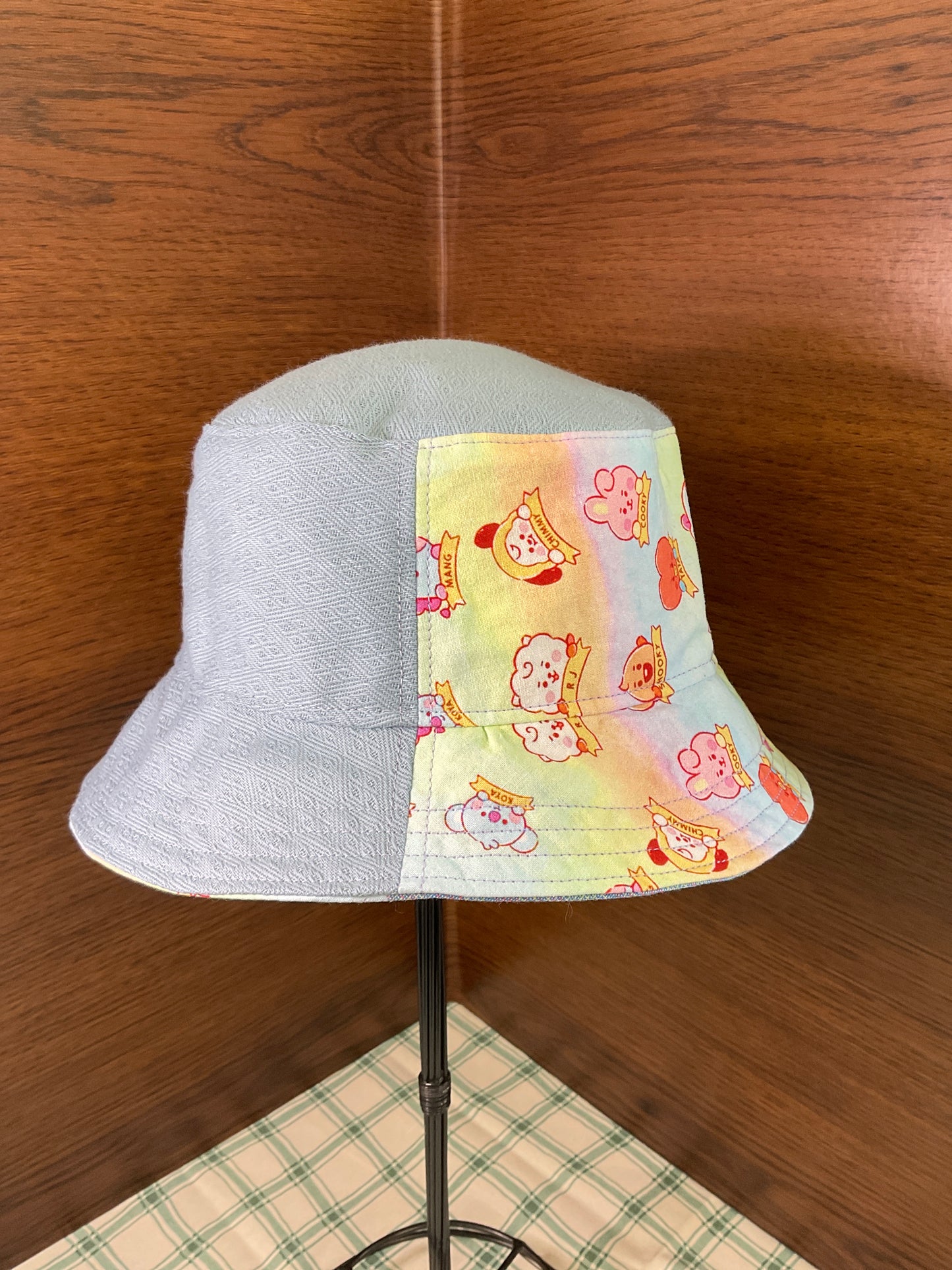 Bucket Hat BT21 Large